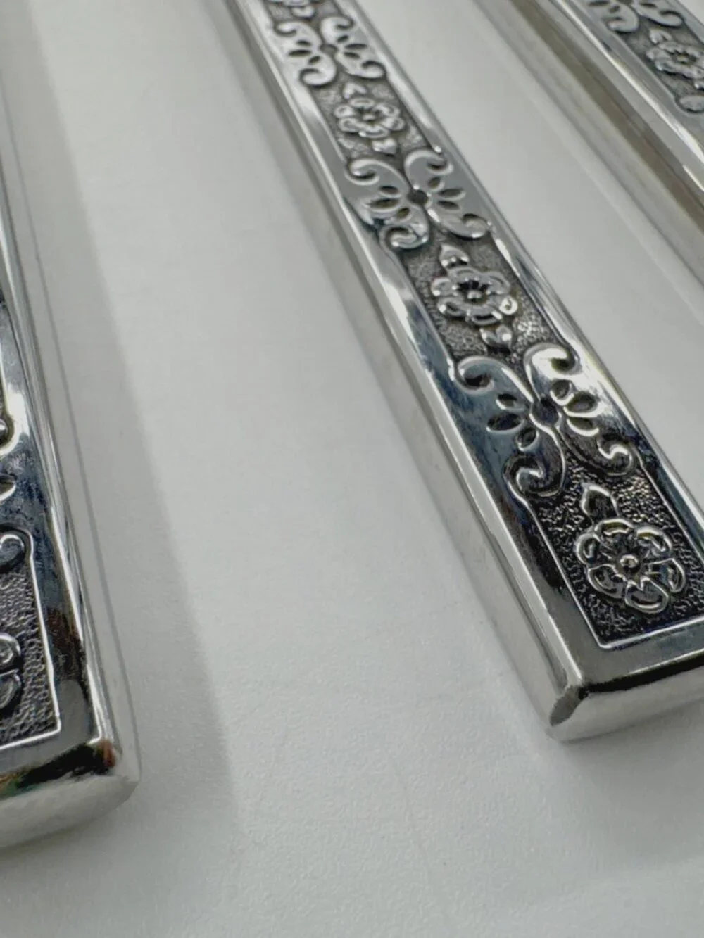 Oneida Distinction Deluxe CAPRI Dinner Knives Set of 8 Stainless Steel Floral HH